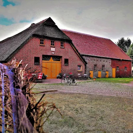 Schaefchenwolke Auf Dem Bauernhof Lantgård